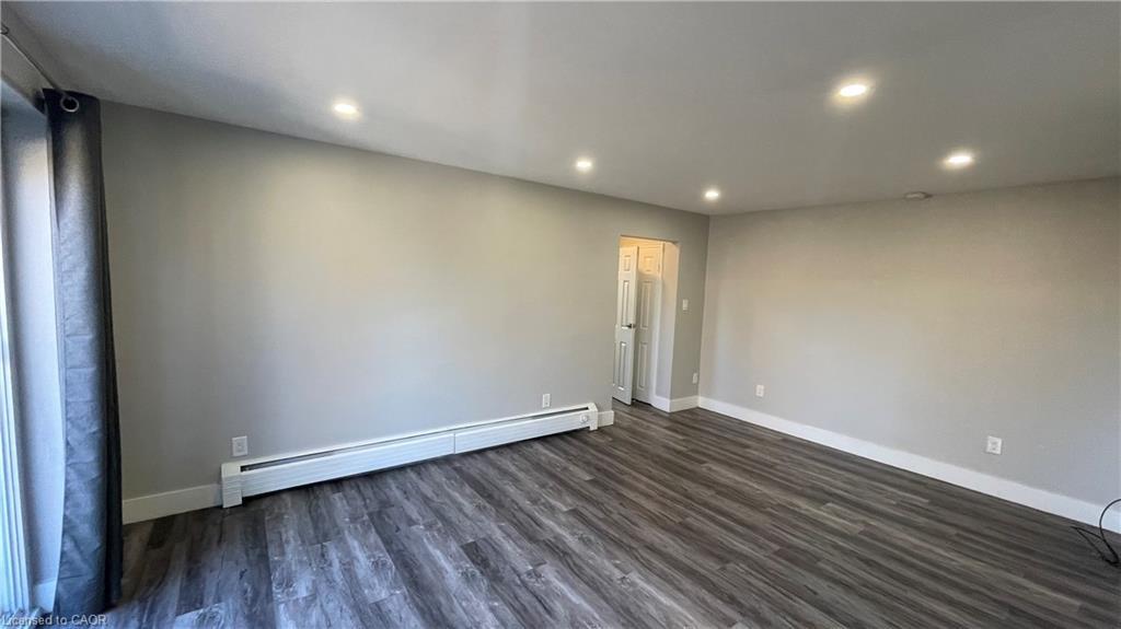304-410 Hazel Street, Waterloo, ON - Indoor Photo Showing Other Room