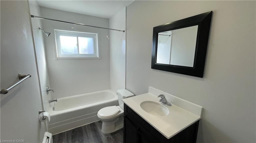 304-410 Hazel Street, Waterloo, ON - Indoor Photo Showing Bathroom
