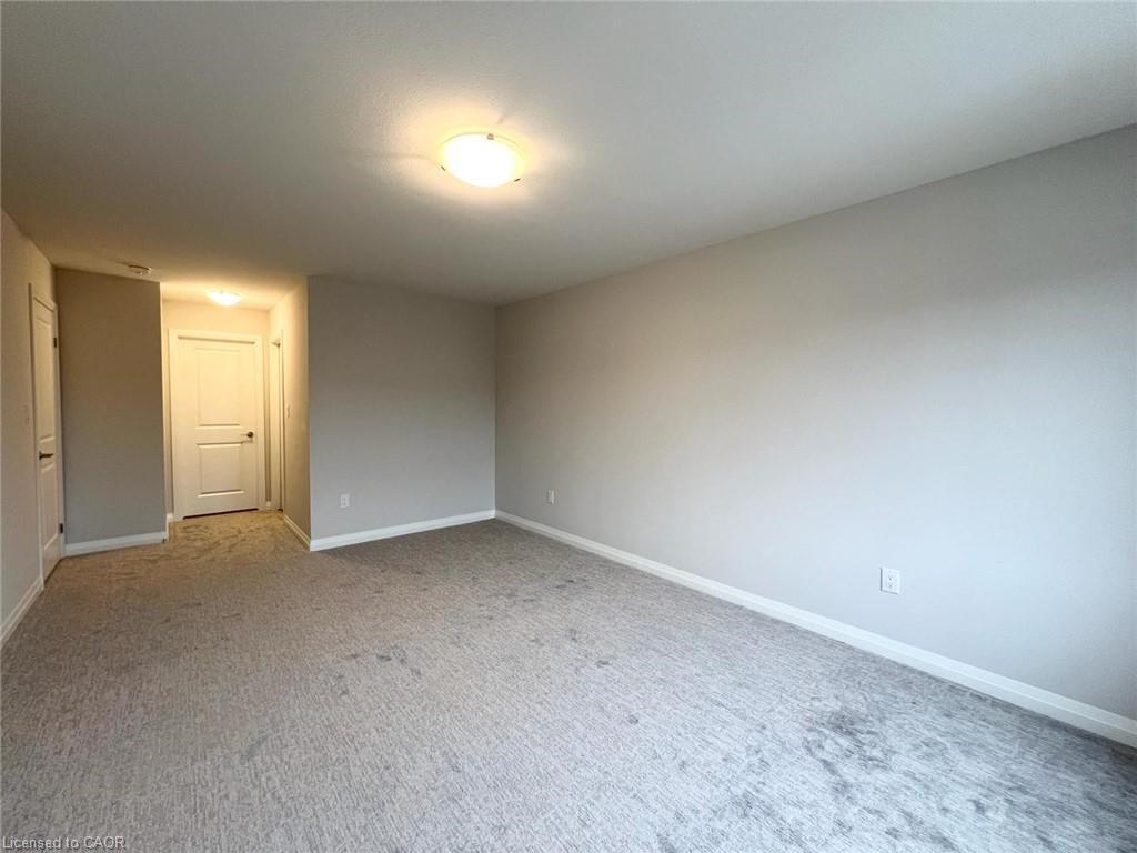 121 Alicia Crescent, Thorold, ON - Indoor Photo Showing Other Room