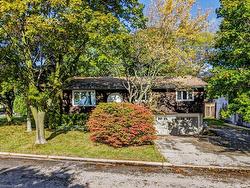 2063 Waters Edge Drive Oakville, ON L6L 1A3