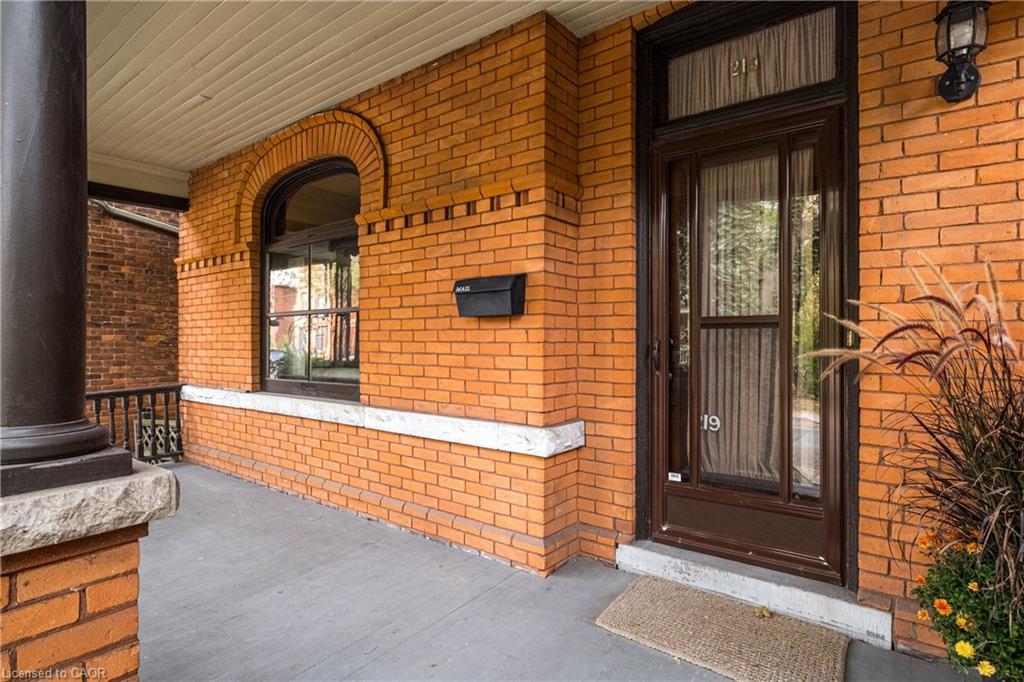 219 Charlton Avenue W, Hamilton, ON - Outdoor With Exterior