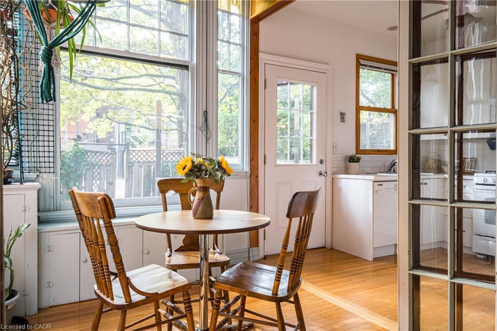 219 Charlton Avenue W, Hamilton, ON - Indoor Photo Showing Dining Room