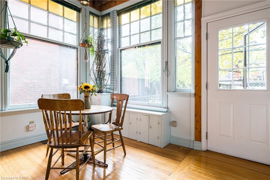 219 Charlton Avenue W, Hamilton, ON - Indoor Photo Showing Dining Room