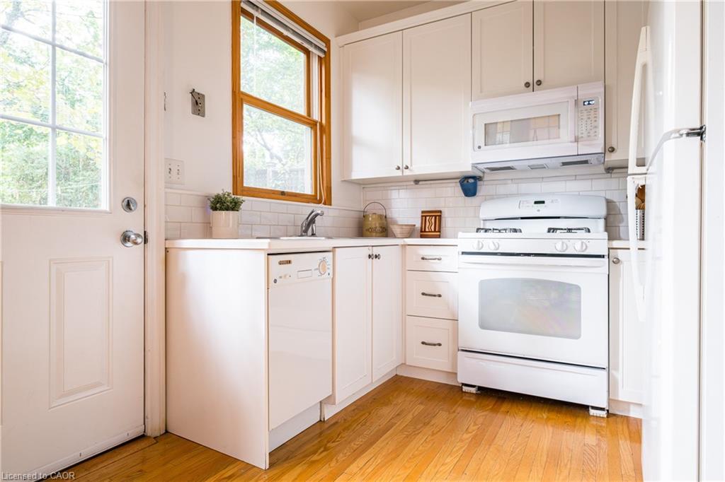 219 Charlton Avenue W, Hamilton, ON - Indoor Photo Showing Kitchen