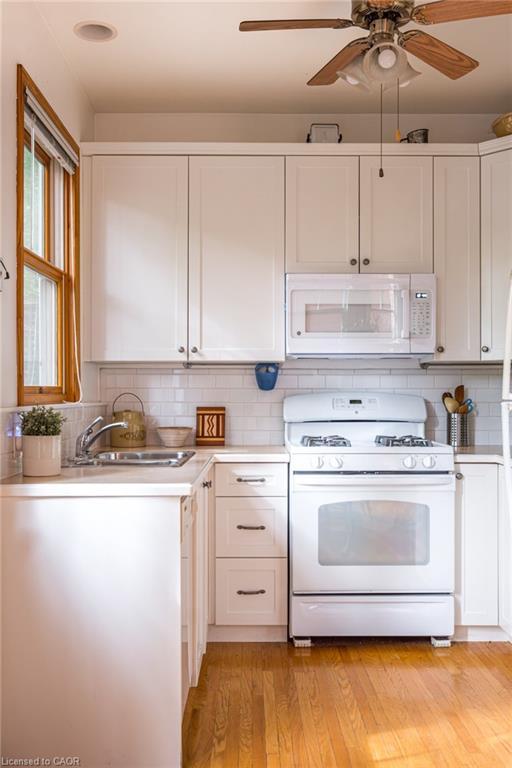 219 Charlton Avenue W, Hamilton, ON - Indoor Photo Showing Kitchen