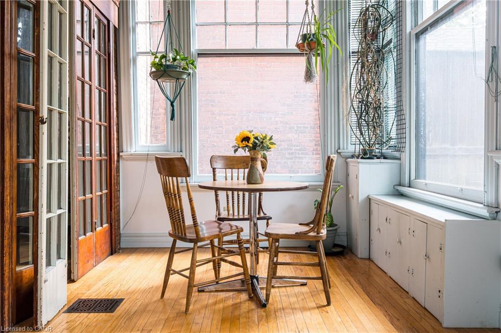 219 Charlton Avenue W, Hamilton, ON - Indoor Photo Showing Dining Room