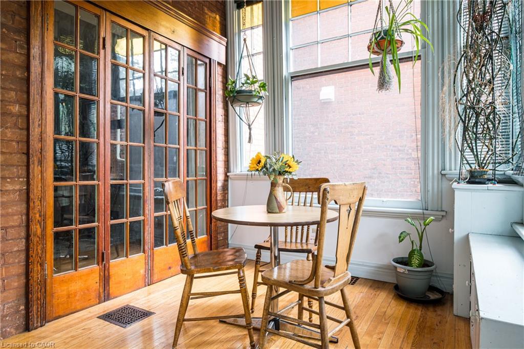 219 Charlton Avenue W, Hamilton, ON - Indoor