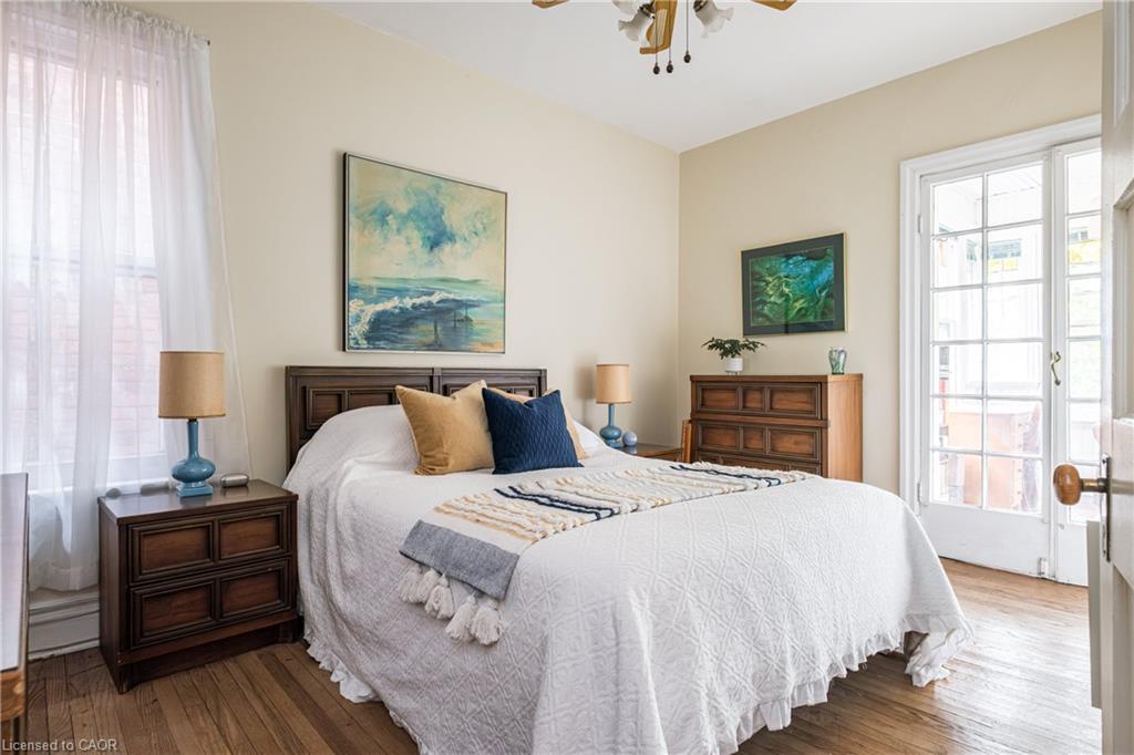 219 Charlton Avenue W, Hamilton, ON - Indoor Photo Showing Bedroom