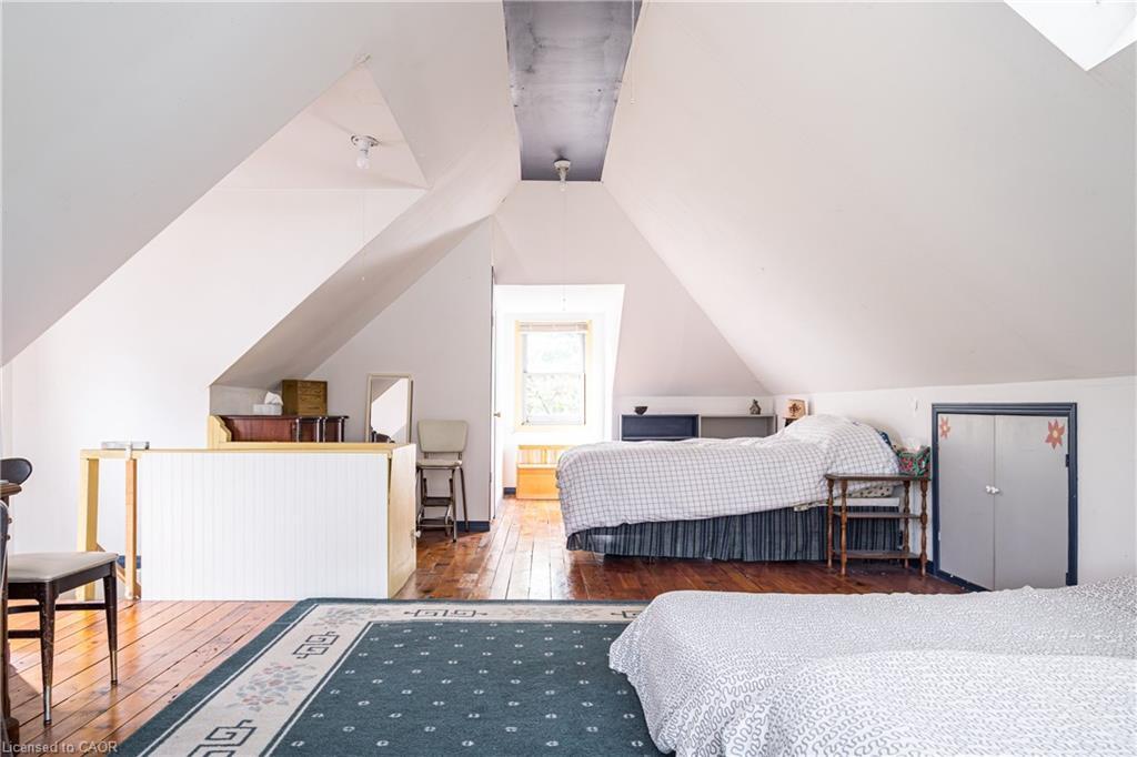 219 Charlton Avenue W, Hamilton, ON - Indoor Photo Showing Bedroom