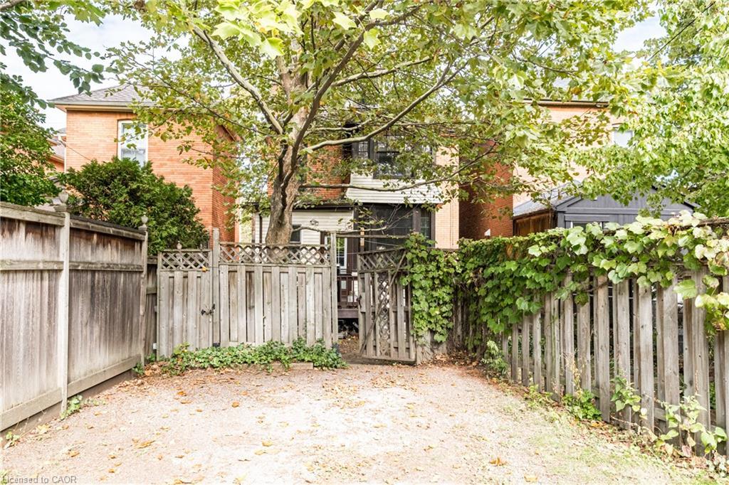 219 Charlton Avenue W, Hamilton, ON - Outdoor