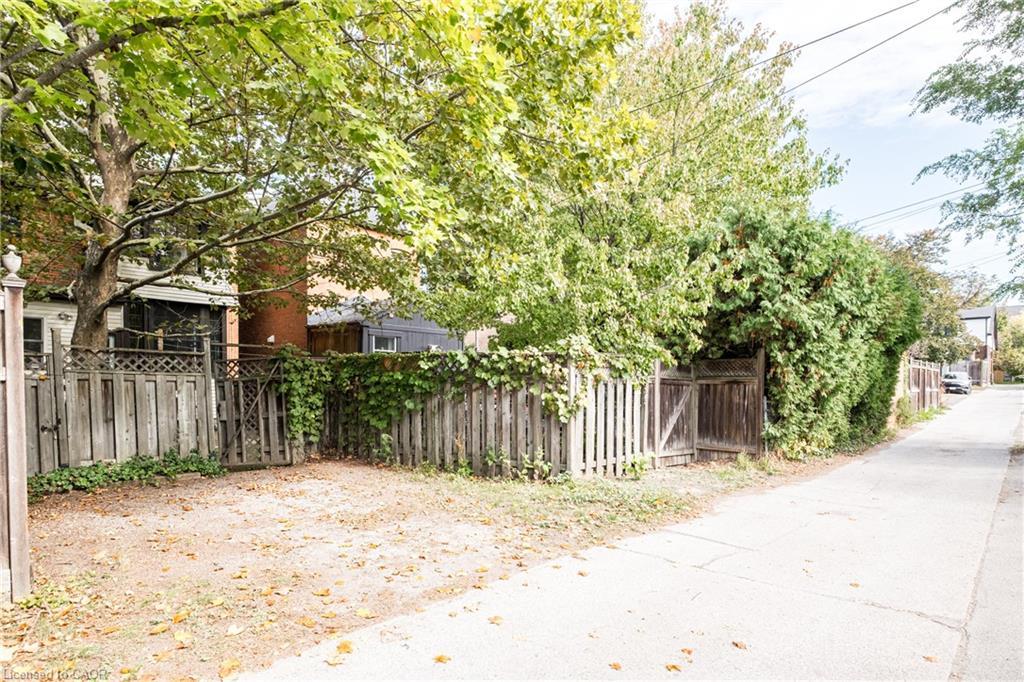 219 Charlton Avenue W, Hamilton, ON - Outdoor