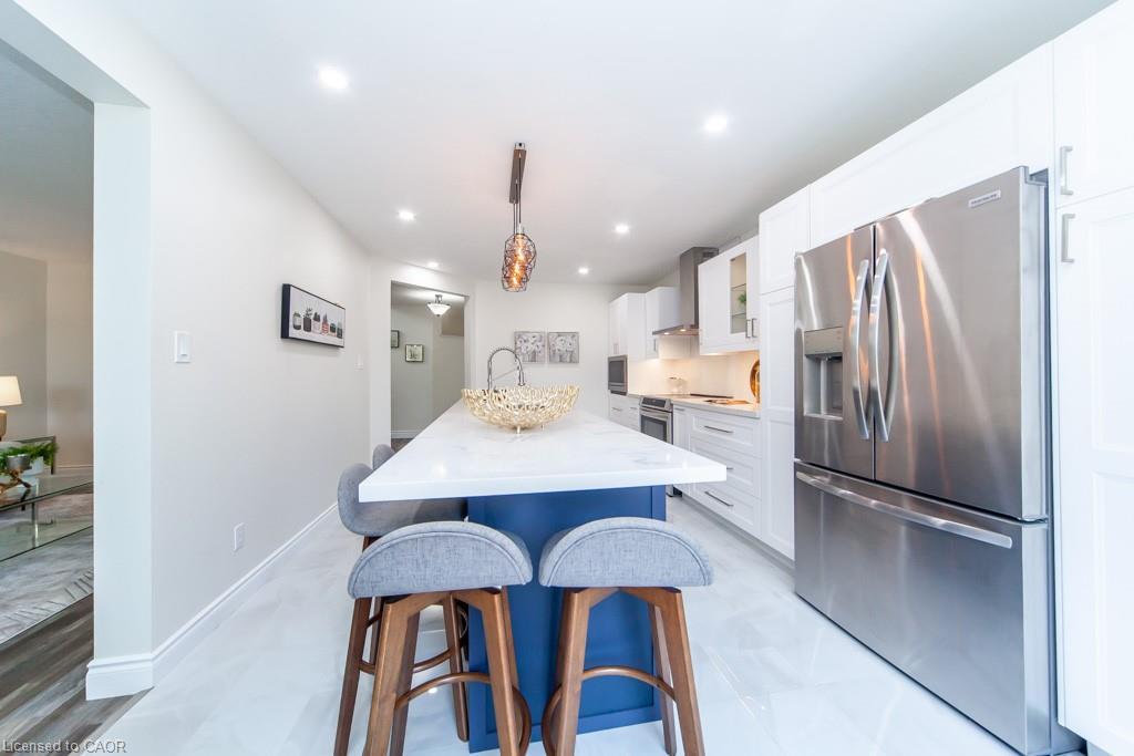 Main-579 Windjammer Way, Waterloo, ON - Indoor Photo Showing Other Room