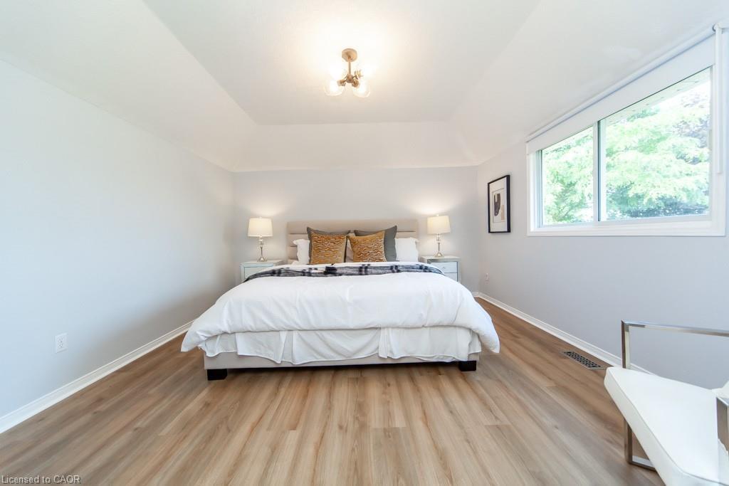 Main-579 Windjammer Way, Waterloo, ON - Indoor Photo Showing Bedroom