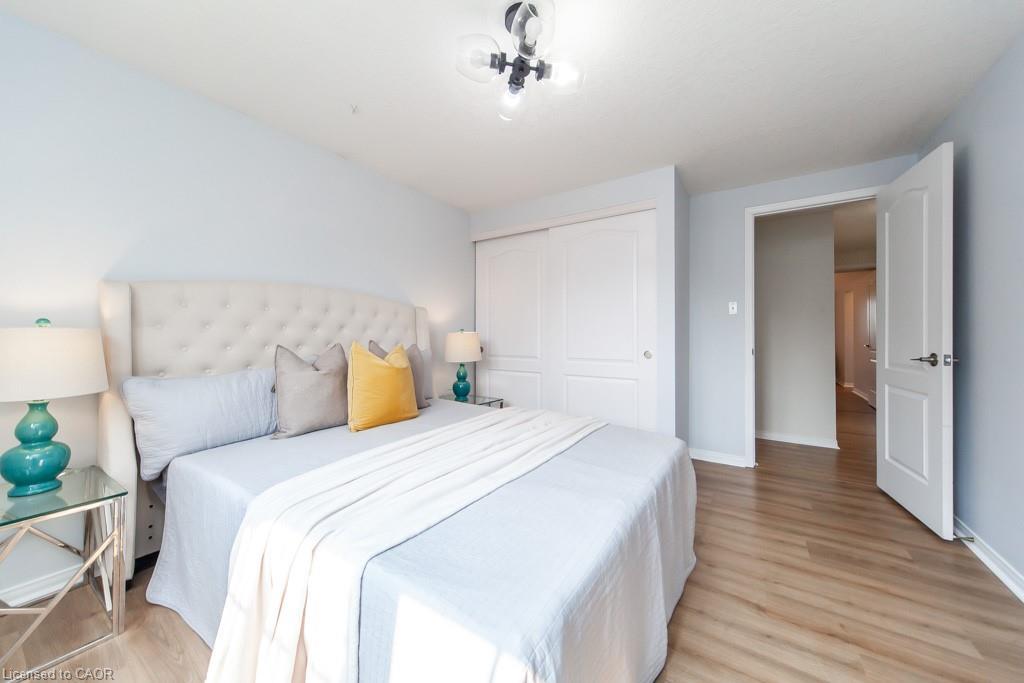 Main-579 Windjammer Way, Waterloo, ON - Indoor Photo Showing Bedroom