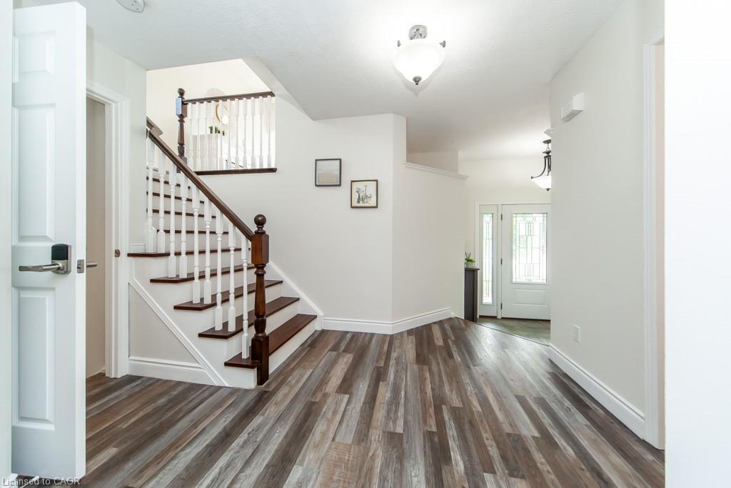 Main-579 Windjammer Way, Waterloo, ON - Indoor Photo Showing Other Room