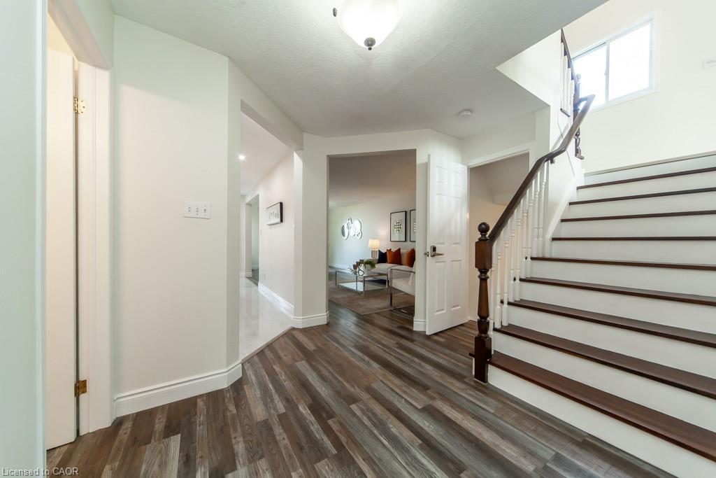 Main-579 Windjammer Way, Waterloo, ON - Indoor Photo Showing Other Room