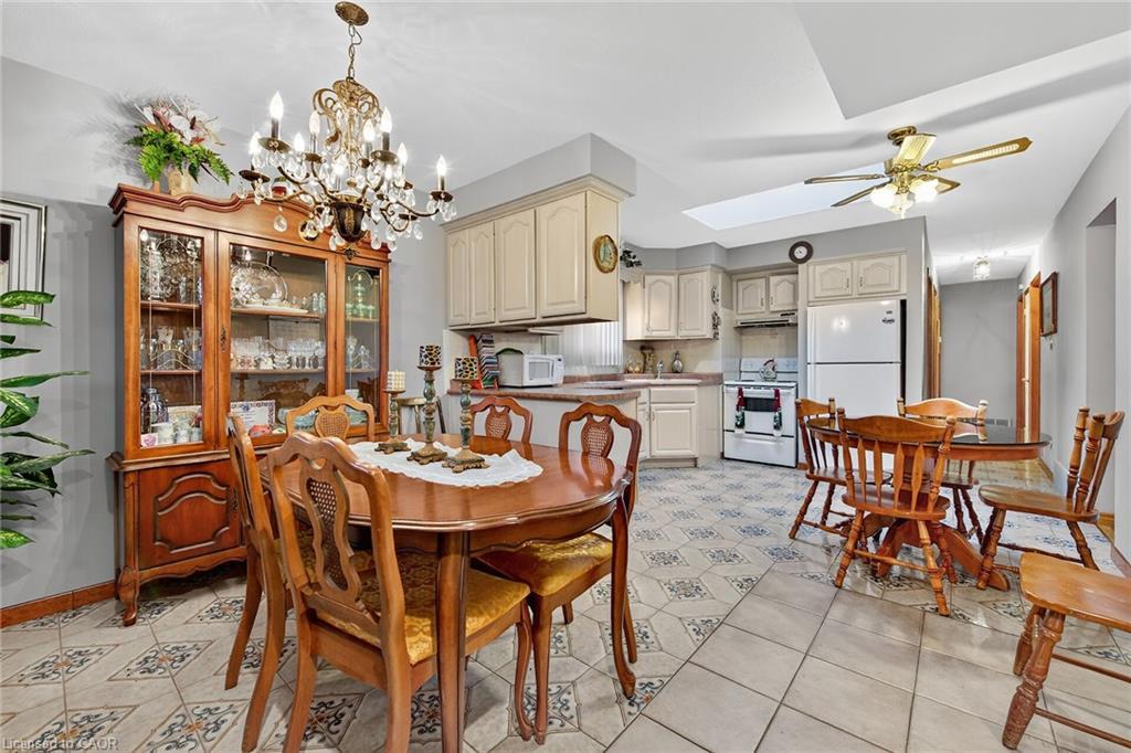 255 Highway 8, Hamilton, ON - Indoor Photo Showing Dining Room
