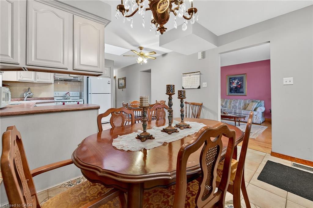 255 Highway 8, Hamilton, ON - Indoor Photo Showing Dining Room