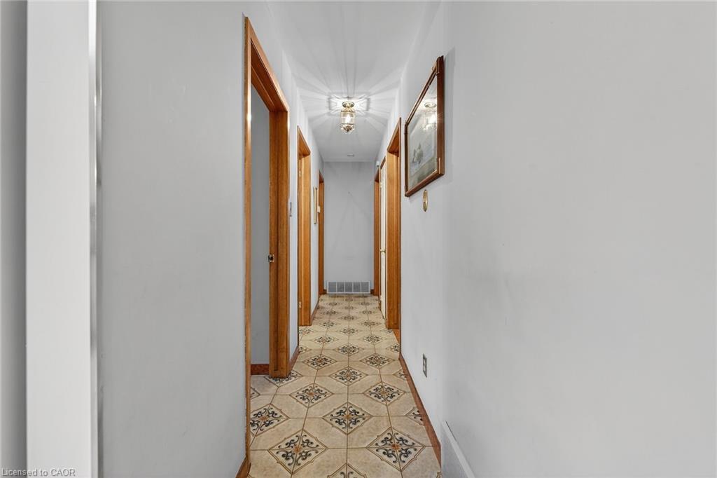 255 Highway 8, Hamilton, ON - Indoor Photo Showing Other Room