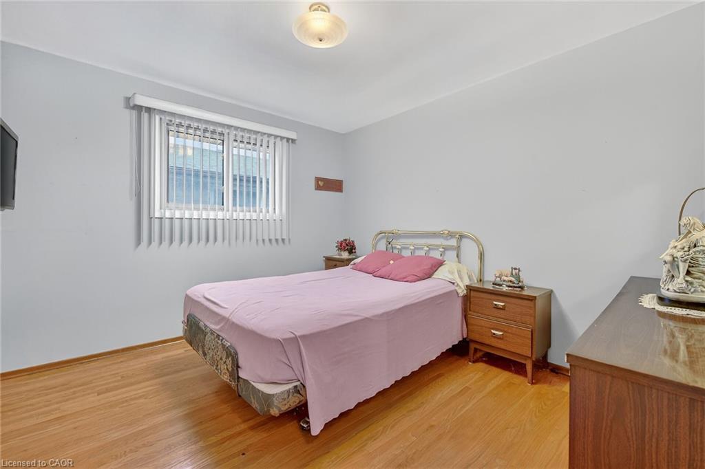 255 Highway 8, Hamilton, ON - Indoor Photo Showing Bedroom