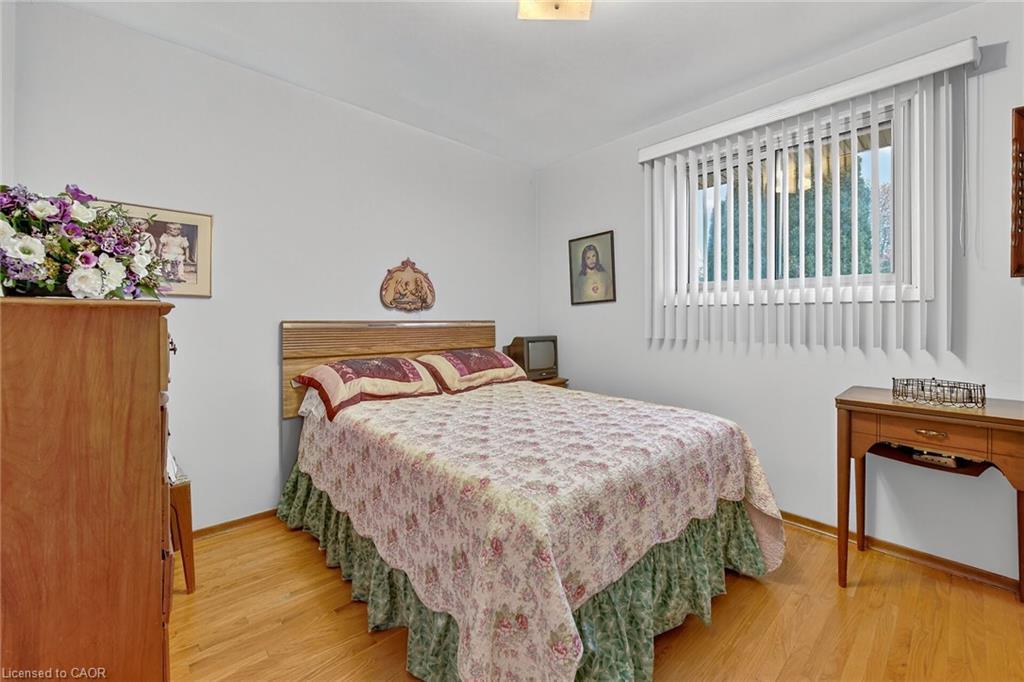 255 Highway 8, Hamilton, ON - Indoor Photo Showing Bedroom