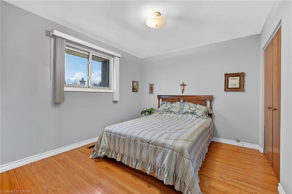 255 Highway 8, Hamilton, ON - Indoor Photo Showing Bedroom