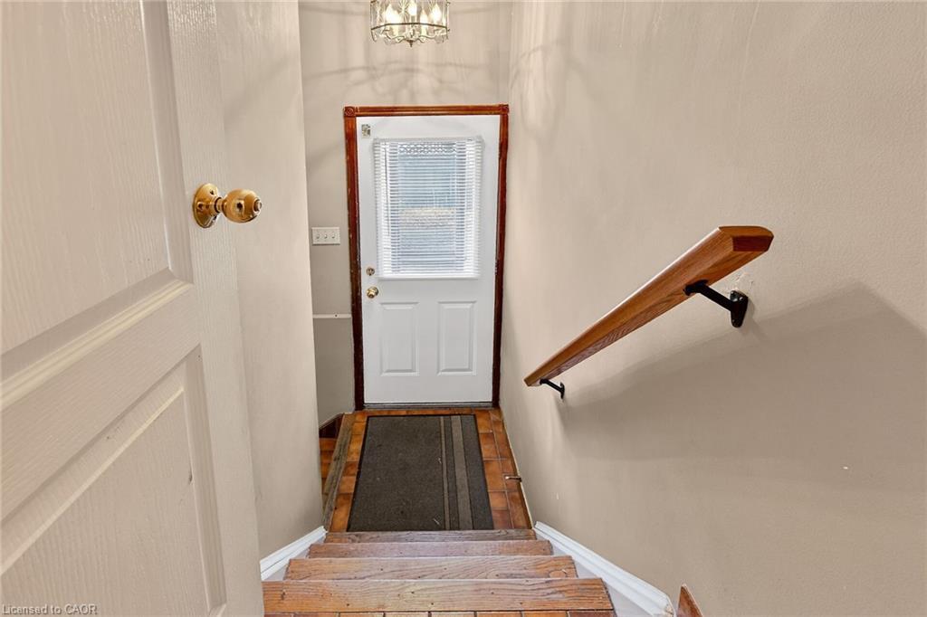 255 Highway 8, Hamilton, ON - Indoor Photo Showing Other Room