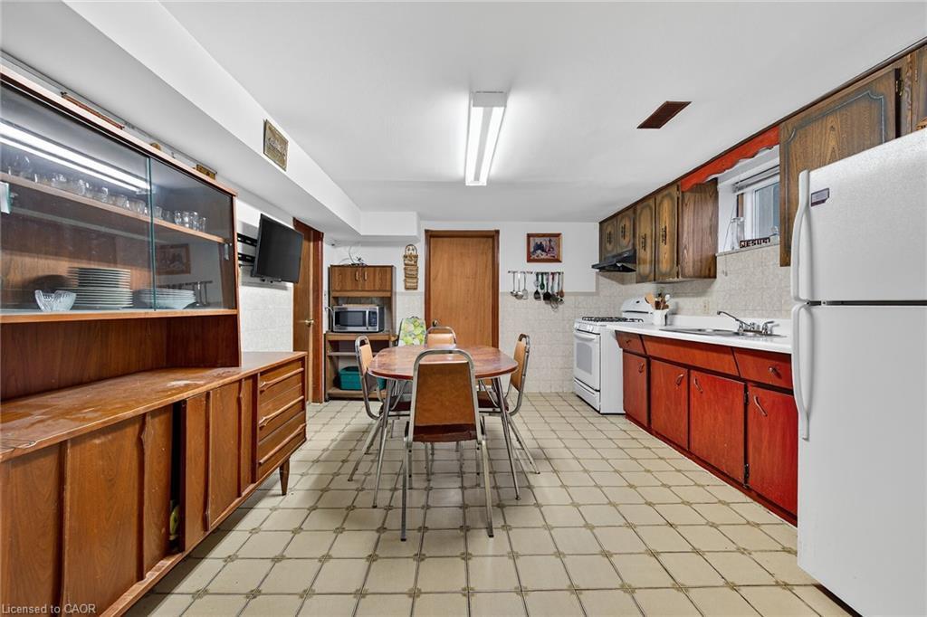 255 Highway 8, Hamilton, ON - Indoor Photo Showing Kitchen