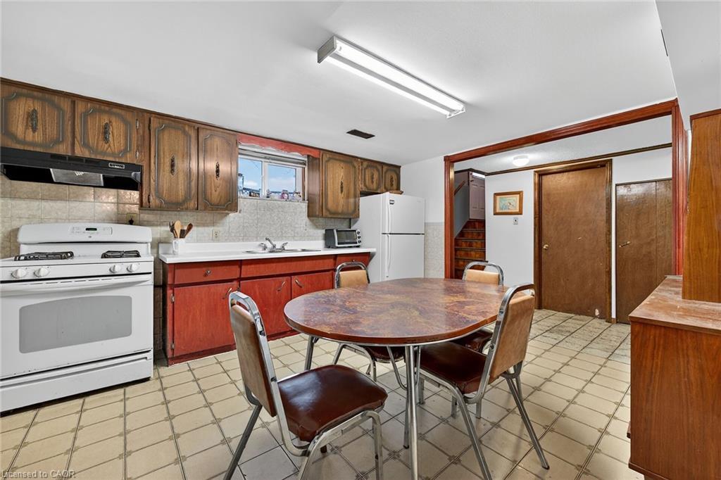 255 Highway 8, Hamilton, ON - Indoor Photo Showing Kitchen With Double Sink