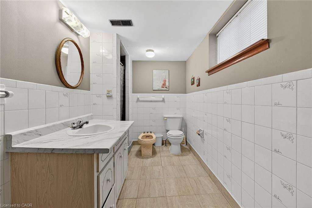 255 Highway 8, Hamilton, ON - Indoor Photo Showing Bathroom