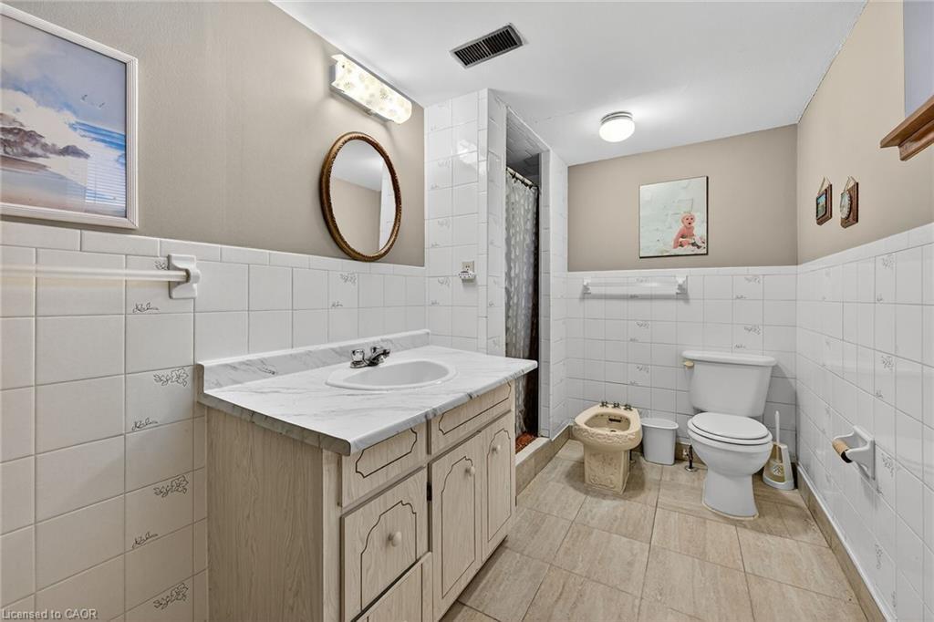 255 Highway 8, Hamilton, ON - Indoor Photo Showing Bathroom