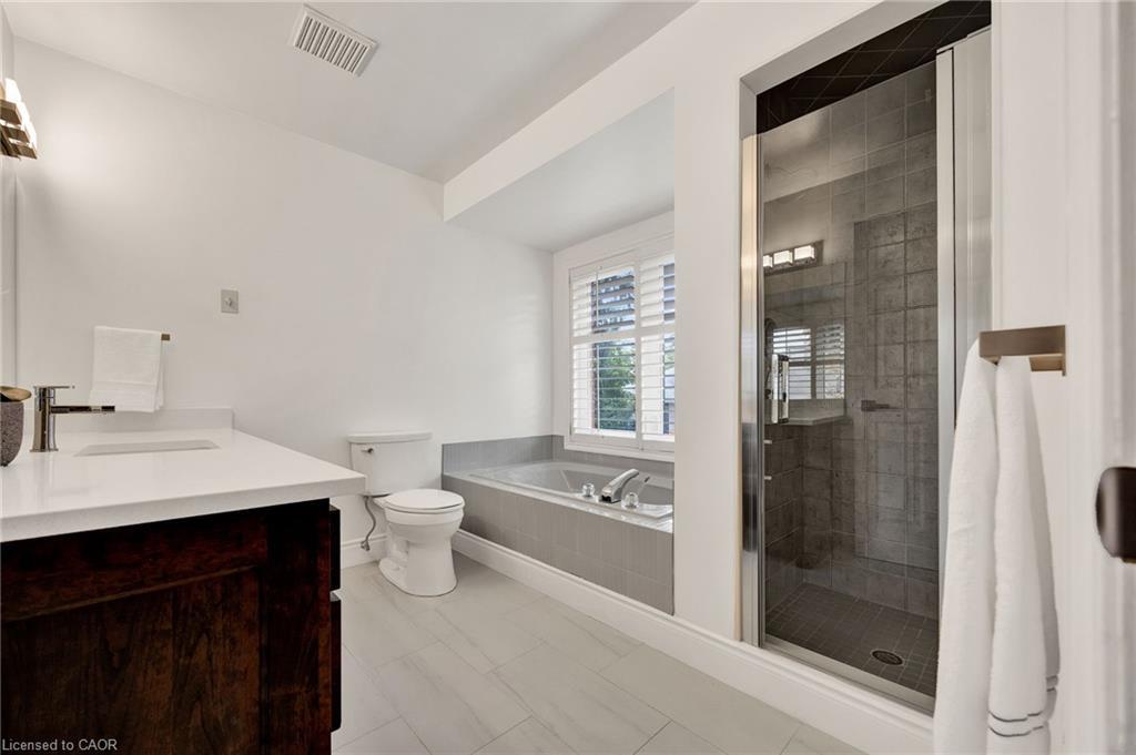 250 Grey Squirrel Place, Waterloo, ON - Indoor Photo Showing Bathroom