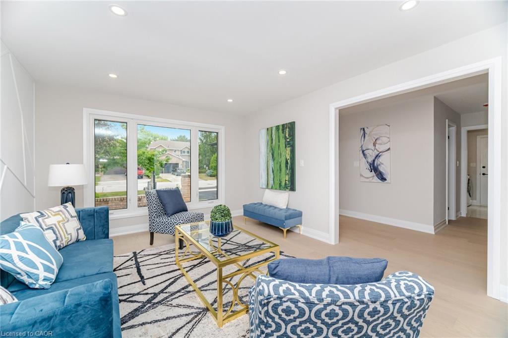 2392 Arnold Crescent, Burlington, ON - Indoor Photo Showing Living Room