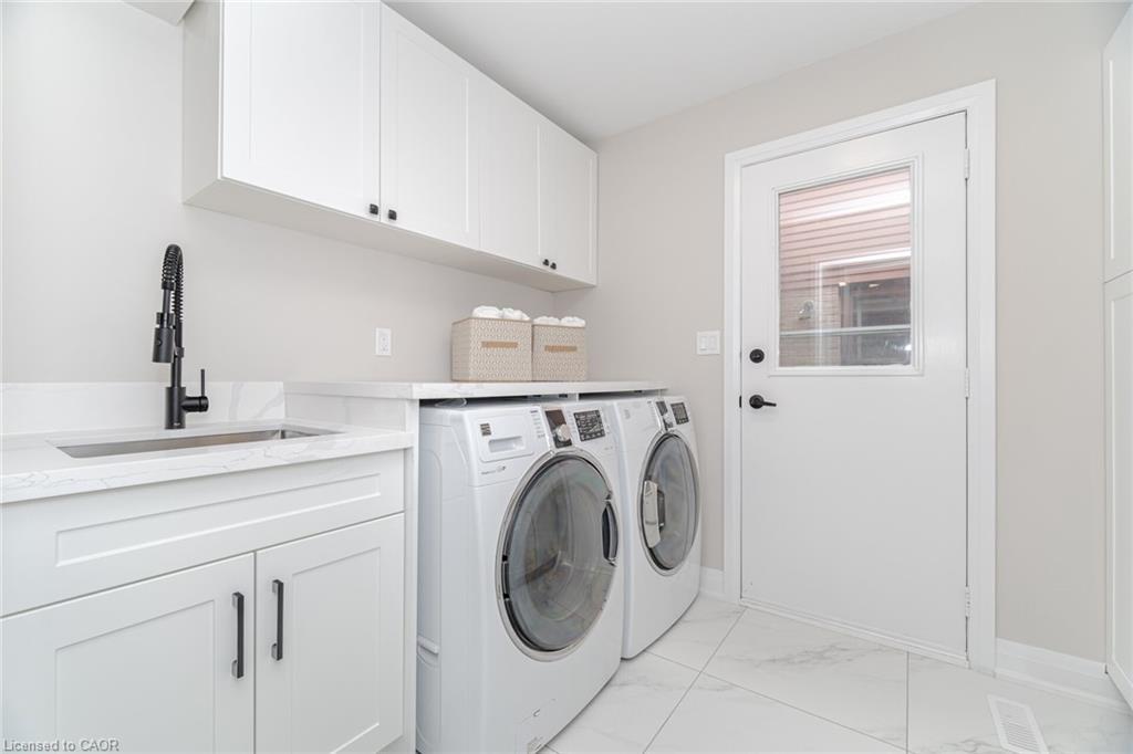 2392 Arnold Crescent, Burlington, ON - Indoor Photo Showing Laundry Room