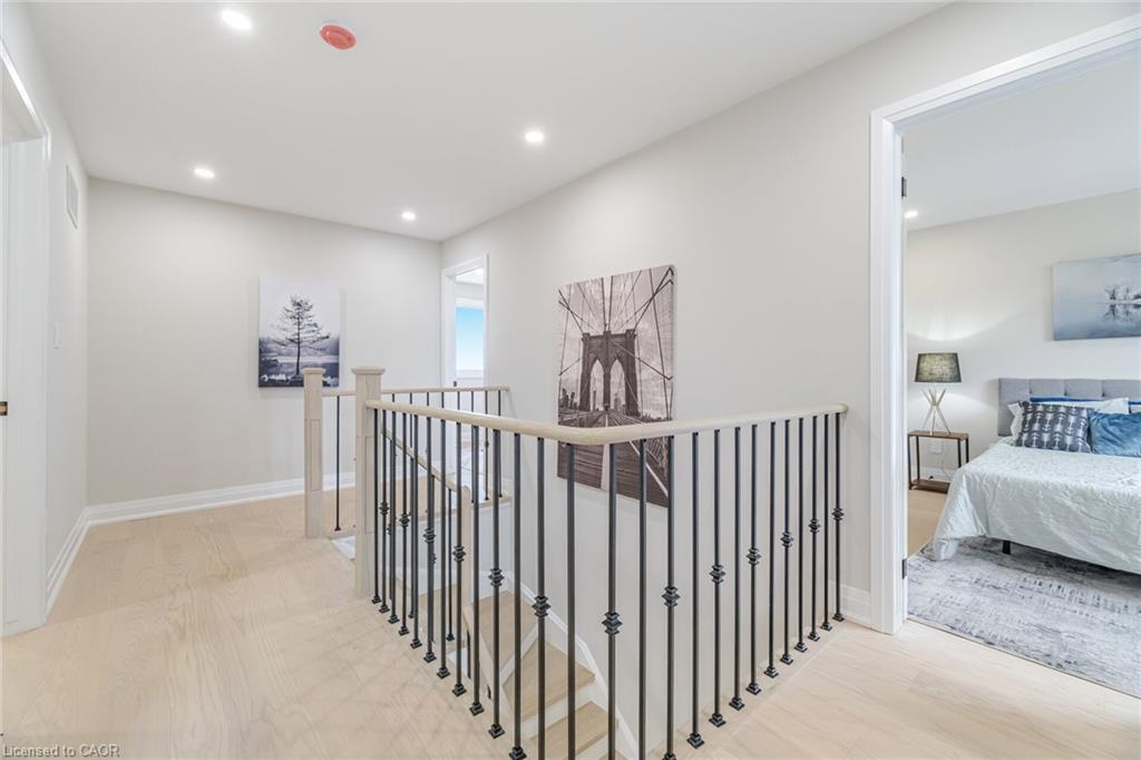 2392 Arnold Crescent, Burlington, ON - Indoor Photo Showing Other Room