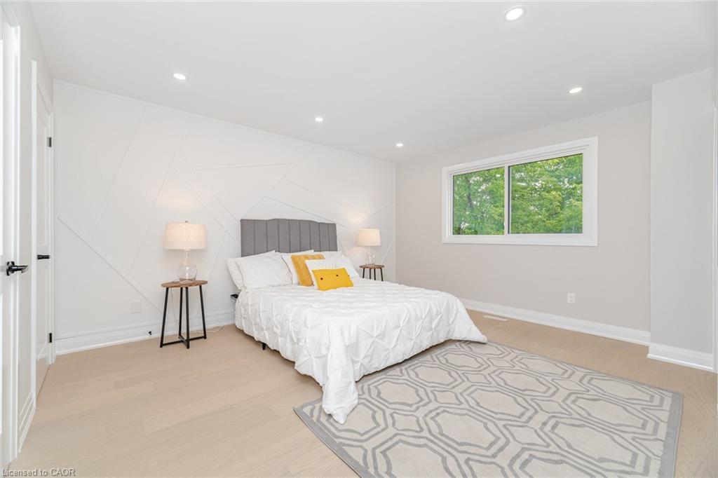 2392 Arnold Crescent, Burlington, ON - Indoor Photo Showing Bedroom