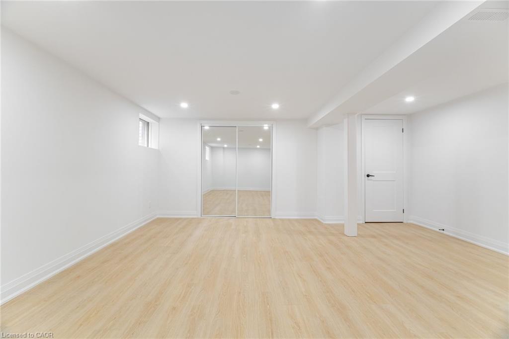 2392 Arnold Crescent, Burlington, ON - Indoor