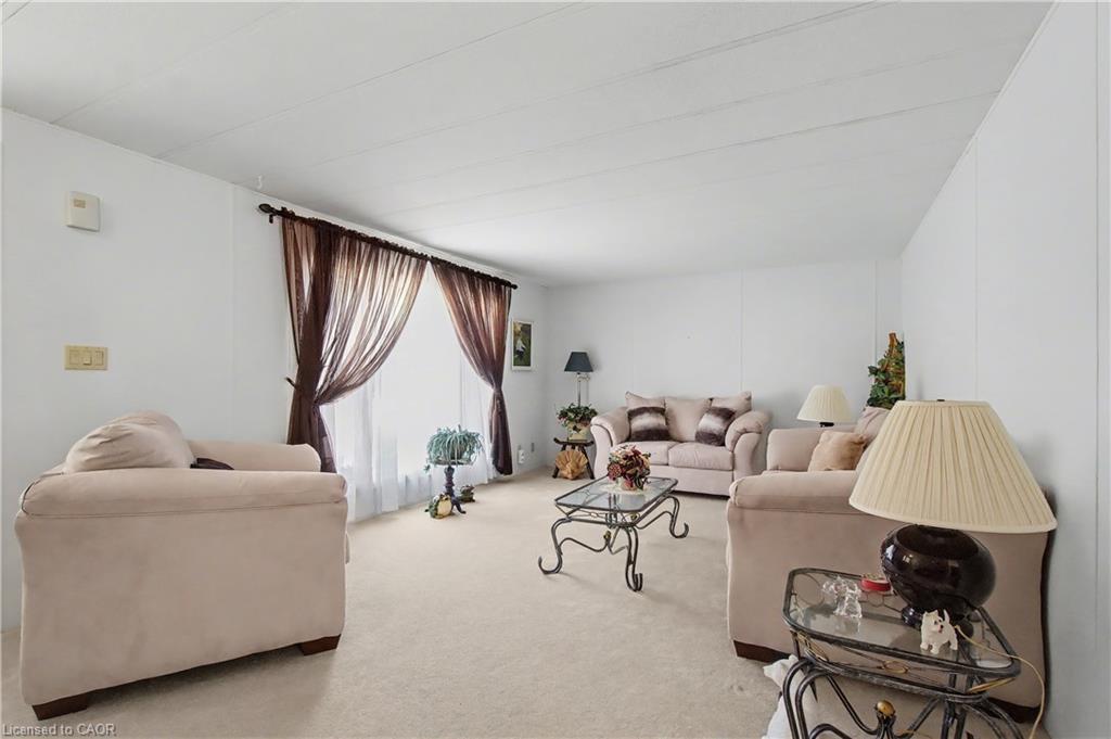 321-10085 Culloden Road, Eden, ON - Indoor Photo Showing Living Room