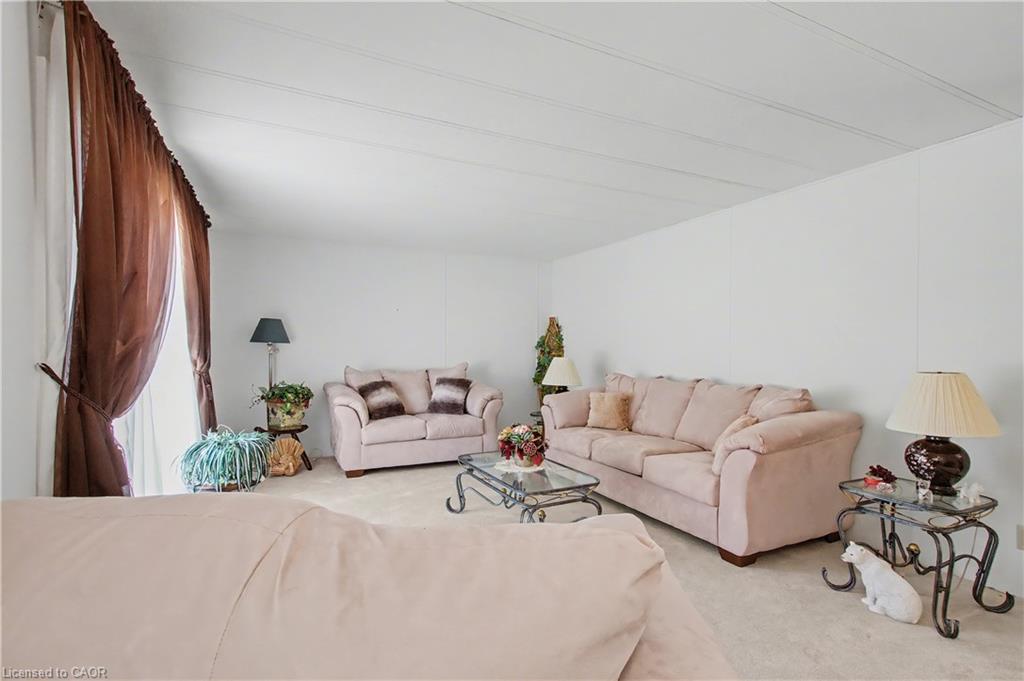 321-10085 Culloden Road, Eden, ON - Indoor Photo Showing Living Room