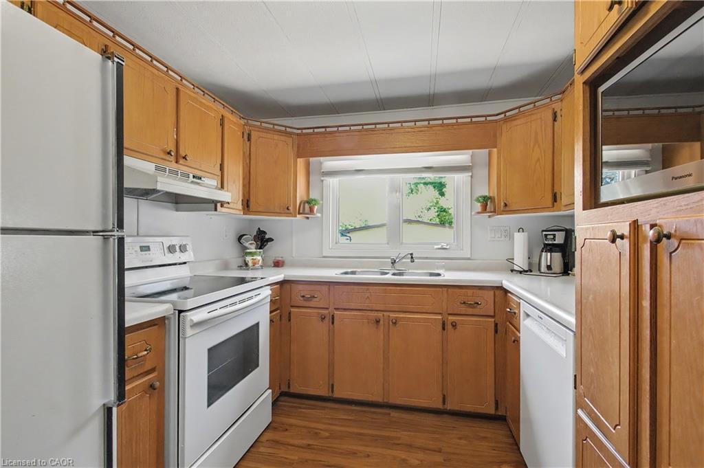 321-10085 Culloden Road, Eden, ON - Indoor Photo Showing Kitchen With Double Sink