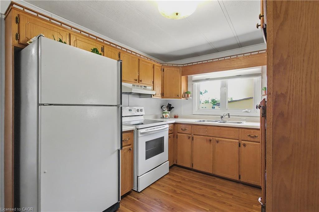 321-10085 Culloden Road, Eden, ON - Indoor Photo Showing Kitchen With Double Sink