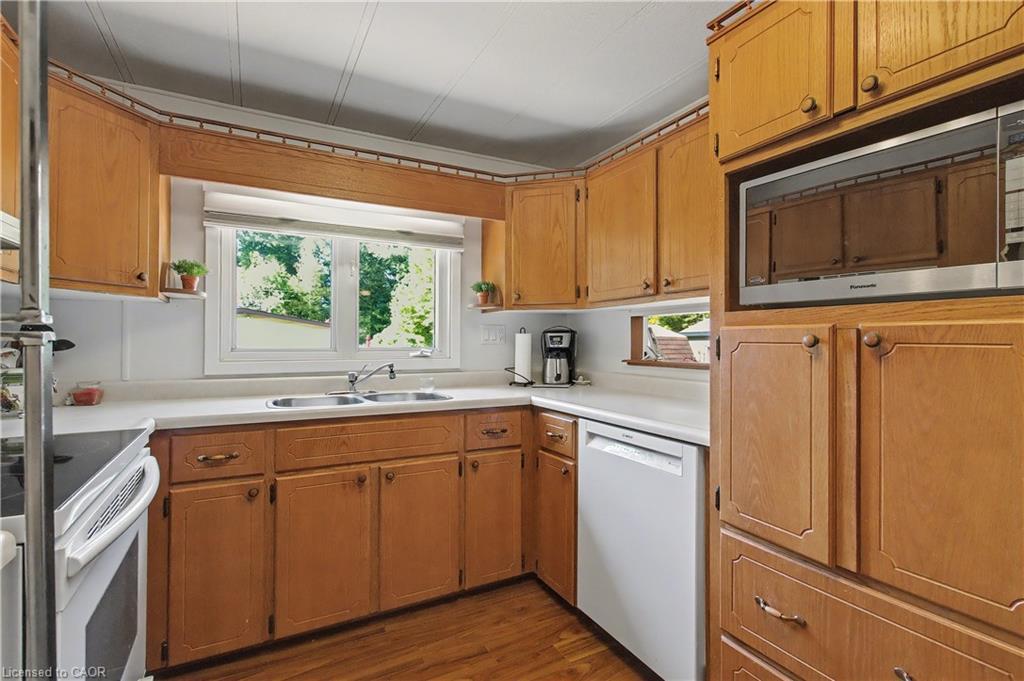 321-10085 Culloden Road, Eden, ON - Indoor Photo Showing Kitchen With Double Sink