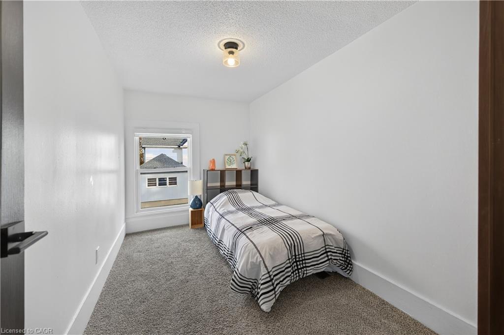 103 Charles Street W, Ingersoll, ON - Indoor Photo Showing Bedroom