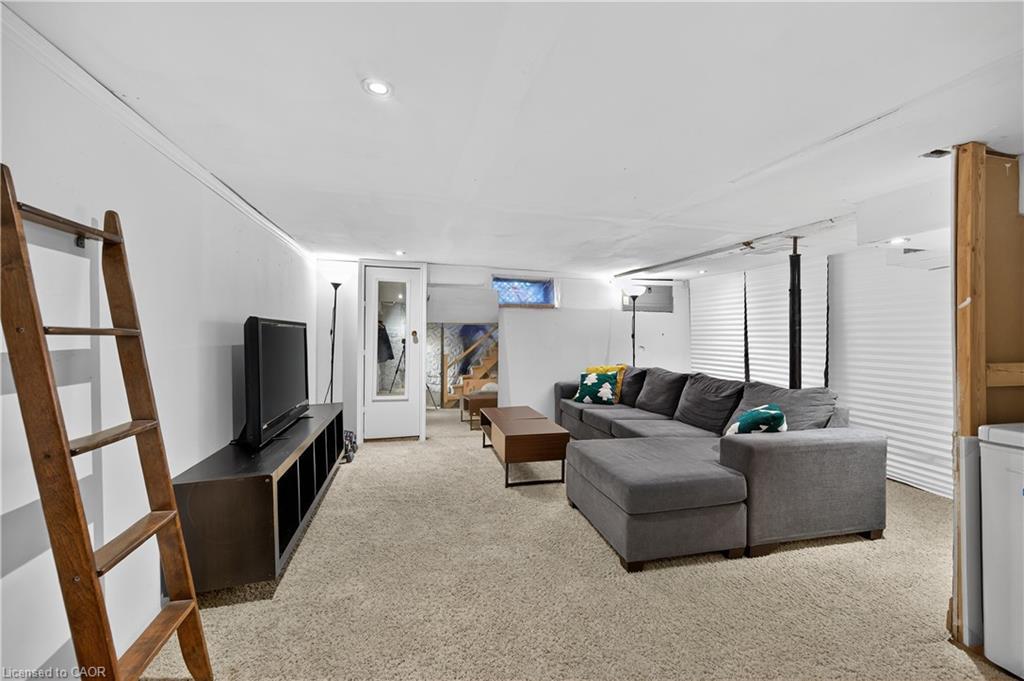 103 Charles Street W, Ingersoll, ON - Indoor