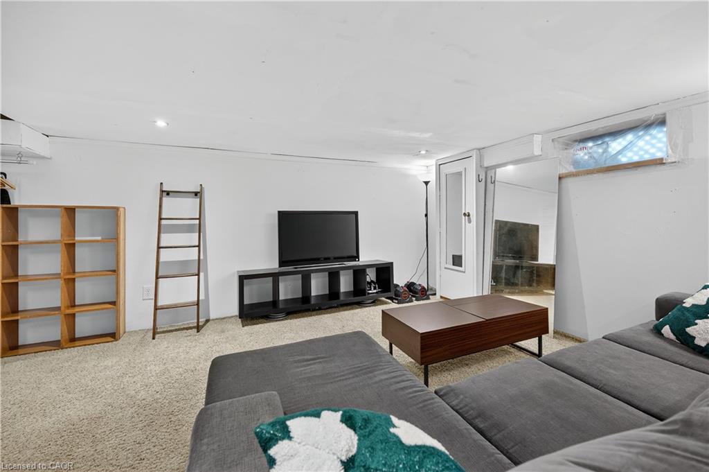 103 Charles Street W, Ingersoll, ON - Indoor Photo Showing Living Room