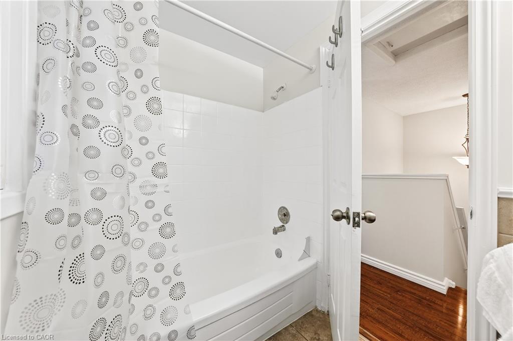49 Ferguson Avenue, Cambridge, ON - Indoor Photo Showing Bathroom