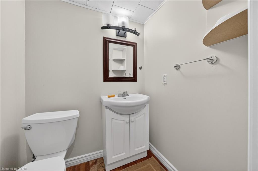 49 Ferguson Avenue, Cambridge, ON - Indoor Photo Showing Bathroom