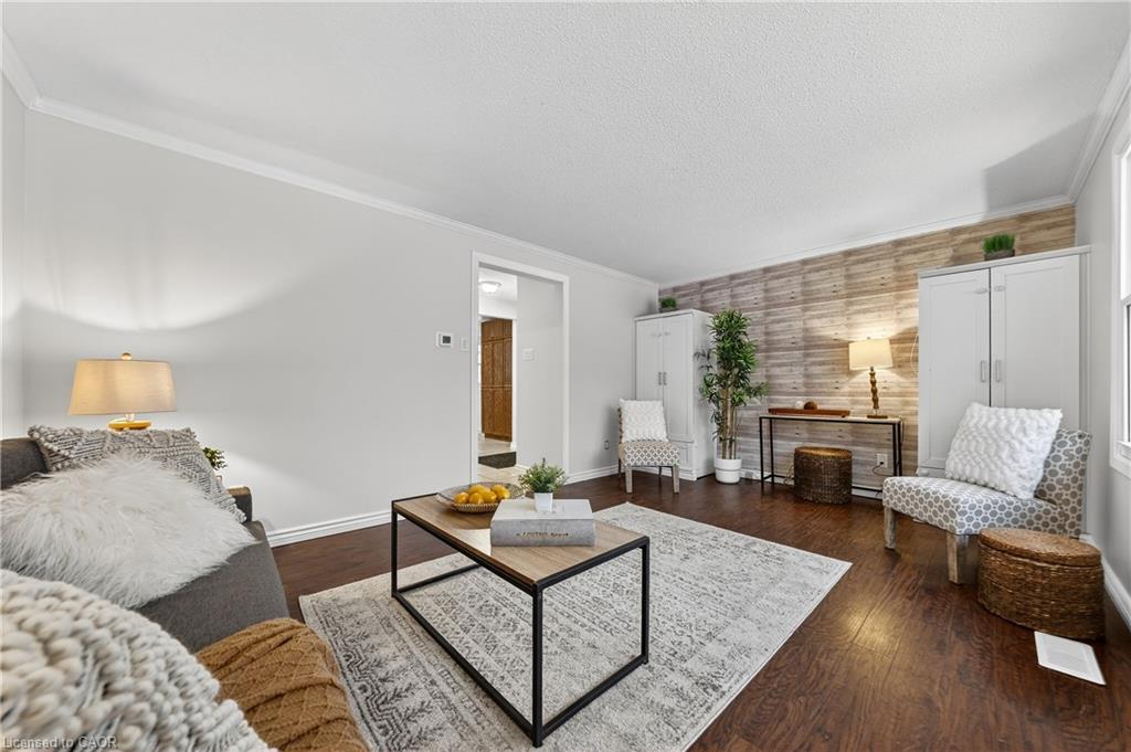 49 Ferguson Avenue, Cambridge, ON - Indoor Photo Showing Living Room