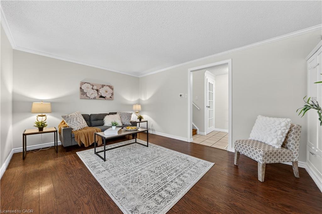 49 Ferguson Avenue, Cambridge, ON - Indoor Photo Showing Living Room
