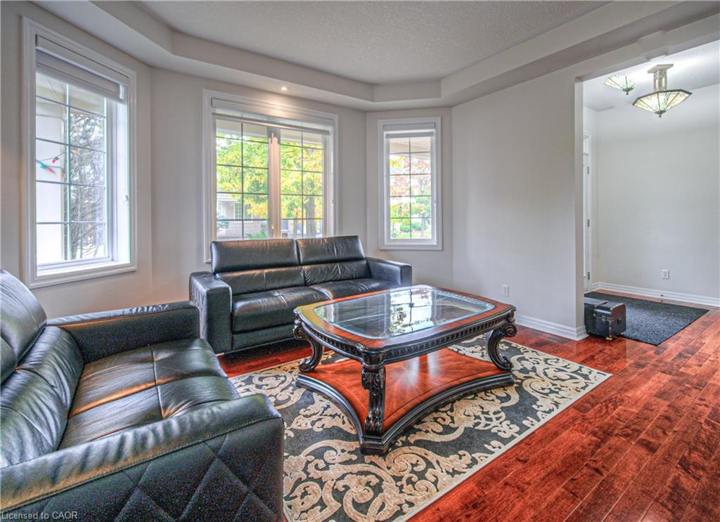 47 Dellgrove Circle, Cambridge, ON - Indoor Photo Showing Living Room